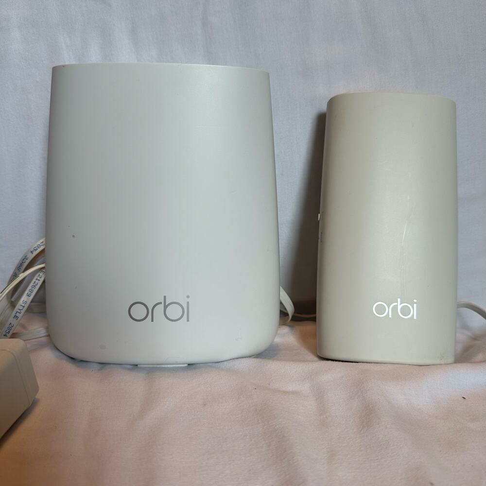 NETGEAR Orbi RBR20 Wireless Router & RBW30 Orbi Wall Plug Satellite Extender EUC